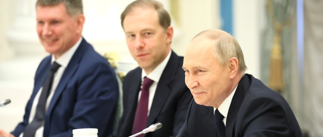 Por que Putin está rindo à toa